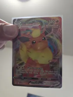 Pokemon TCG Flareon VMAX 018/203SWSH07: Evolving Skies Holo Card Mint Condition - Image 2