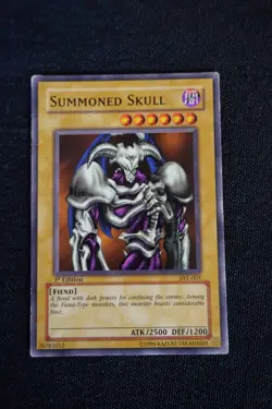 Summoned Skull SYE-005 - Starter Deck 1st Edition - YuGiOh Card Crease - Image 1