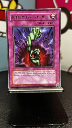 YUGIOH BOTTOMLESS TRAP HOLE LOD-092 RARE Vintage Legacy Of Darkness - Image 1