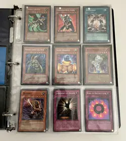 Yugioh Vintage 28 Foil/700 Card Binder Lot Dark Magician Blue-Eyes White Dragon - Image 3