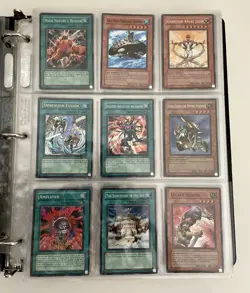 Yugioh Vintage 28 Foil/700 Card Binder Lot Dark Magician Blue-Eyes White Dragon - Image 4