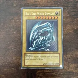 Yu-Gi-Oh! TCG Blue-Eyes White Dragon SDK-001 Ultra Rare - Image 1