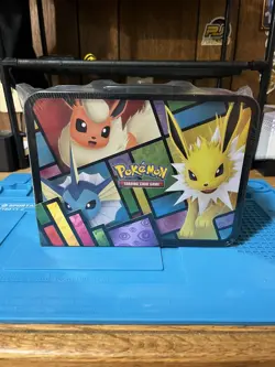 Pokemon TCG - Eevee Collector's Chest Lunchbox Tin Sealed! - Image 2