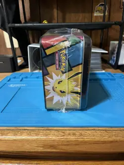 Pokemon TCG - Eevee Collector's Chest Lunchbox Tin Sealed! - Image 4