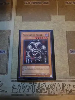 YUGIOH TCG SUMMONED SKULL DB1-EN142 SUPER UNLIMITED EDITION LP - Image 1