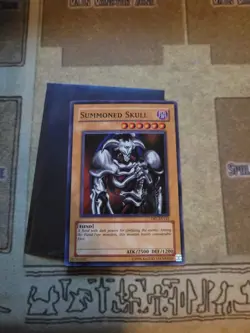 YUGIOH TCG SUMMONED SKULL DB1-EN142 SUPER UNLIMITED EDITION LP - Image 2