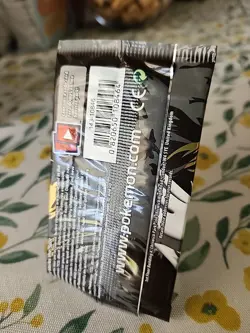 2013 Pokemon Black & White Legendary Treasures Booster Pack Sealed Reshiram Art - Image 2