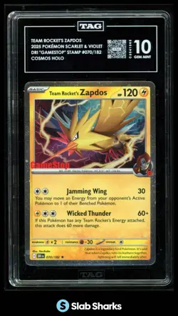 2025 POKEMON DRI EN TEAM ROCKET'S ZAPDOS GAMESTOP STAMP PROMO COSMOS HOLO TAG 10 - Image 1
