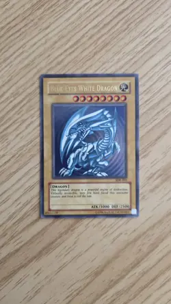 Yu-Gi-Oh! TCG Blue-Eyes White Dragon SDK-001 Ultra Rare - Image 1