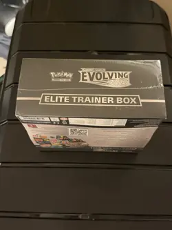 Pokemon TCG Sword and Shield Evolving Skies Elite Trainer Box ETB New and Sealed - Image 4