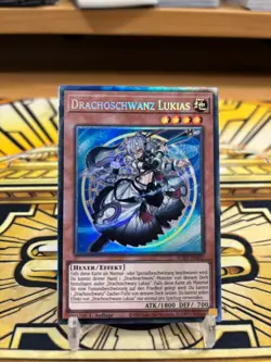 Yugioh Drachoschwanz Lukias Collectors Rare JUSH-DE001 - Image 1