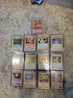 MASSIVE POKEMON COLLECTION!! 550+ CARDS WITH VINTAGE AND HOLOS - Image 1