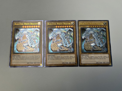 Yugioh! 3x Blue-Eyes White Dragon YSKR American English 1. Edition Ultimate Rare - Image 1