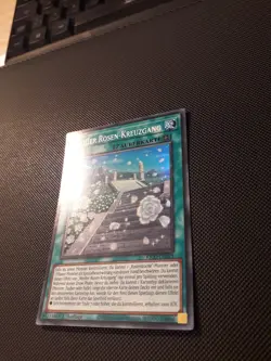 Yu-Gi-Oh! Weisser Rosen-Kreuzgang, KICO-DE019, Super Rare, 1.Auflage, Deutsch, NM - Image 2