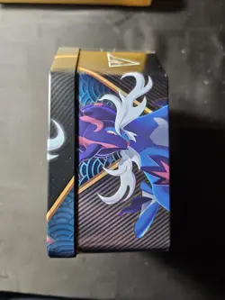 Pokemon TCG Sword & Shield Hisuian Samurott V Divergent Powers Tin - Sealed - Image 2