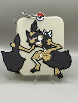 Pokemon Kleavor Keychain Card Holder & Sealed Kleavor Promo Card NEW! - Image 4