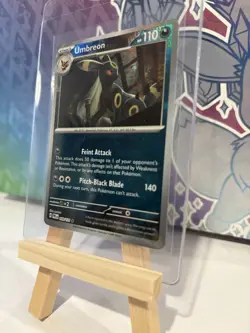 UMBREON (MASTER BALL PATTERN) 059/131 SV PRISMATIC EVOLUTIONS HOLO POKEMON CARD - Image 3