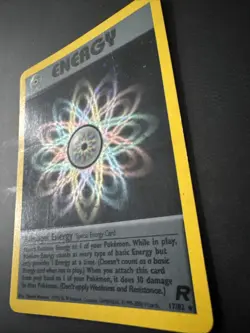 2000 POKEMON TEAM ROCKET #17/82 RAINBOW ENERGY-HOLO WOTC VINTAGE WITH SWIRL - Image 4