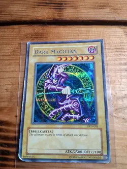 Yu-Gi-Oh DDS-002 Dark Magician Prismatic Secret Rare 2002 - Heavy Damage - Image 1