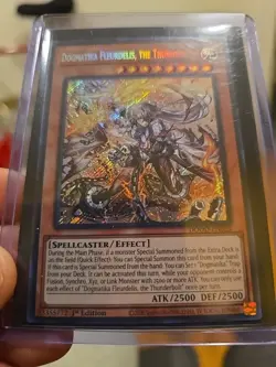 Yu-Gi-Oh! DOOD-EN026 Dogmatika Fleurdelis, the Thunderbolt - Secret Rare - Image 2