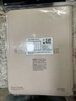 MTG Final Fantasy Cloud Pro-Binder Premium Zippered 9-POCKET Ultra Pro! - Image 2