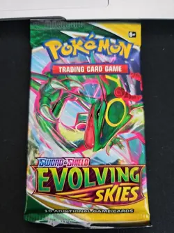 Pokemon TCG Sword & Shield Evolving Skies Booster Pack - Random Art 820650808777 - Image 1