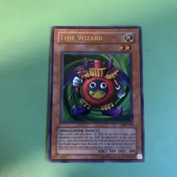 YUGIOH TIME WIZARD MRD-E065 ULTRA UNLIMITED ED LP 1996 - Image 1