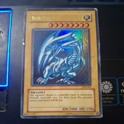 Blue-Eyes White Dragon SDK-001 Ultra Rare MP Yugioh Card - Image 1