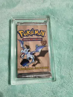 POKEMON FOSSIL BOOSTER PACK AERODACTYL ART WOTC 1999 FACTORY SEALED - Image 1