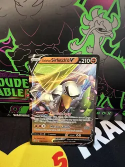 Pokemon TCG Galarian Sirfetch'd V Jumbo Black Star Promo SWSH043 Sword & Shield - Image 1