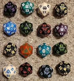 Lot of 16 MTG Magic the Gathering Spindown D20 Dice Various Sets - Image 1