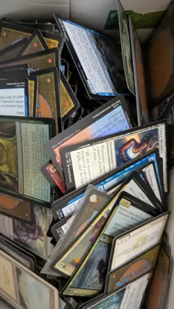 Unsorted Magic: The Gathering TCG and CCG Trading Cards (2000 Plus Cards) - Image 2