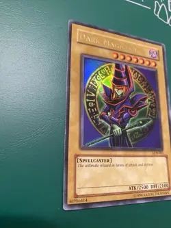 Yugioh Dark Magician LOB-EN005 Ultra Rare Unlimited Edition - Image 4