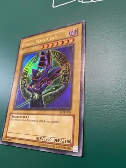 Yugioh Dark Magician LOB-EN005 Ultra Rare Unlimited Edition - Image 5