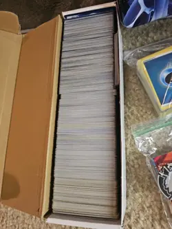 Pokemon Cards Bulk Lot of 1000 Cards - RARES HOLOS AND REVERSE HOLOS INCLUDED! - Image 2