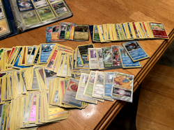 Huge lot of assorted Pokemon trading cards - Image 3