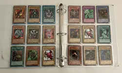Yugioh Vintage Binder 11 Foil/100 Card Lot Dark Magician Blue-Eyes Red-Eyes 2002 - Image 4