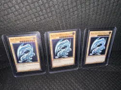 Yu-Gi-Oh Blue-Eyes White Dragon Ultimate Rare OP28-EN001 Set - Image 1