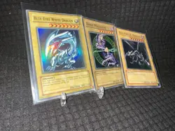 Yu-Gi-Oh Blue-Eyes White Dragon SDK-001 Red-Eyes Black Dragon Dark Magician Set - Image 1