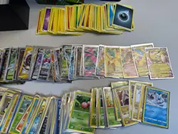 Pokemon Card Lot 750+ Character Cards, Holo Pikachu, Charzar - Image 2