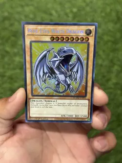 * BLUE-EYES WHITE DRAGON * 1ST EDITION SECRET RARE (CHIBI) BLMM-EN001 YUGIOH! - Image 1