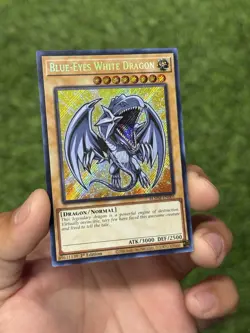 * BLUE-EYES WHITE DRAGON * 1ST EDITION SECRET RARE (CHIBI) BLMM-EN001 YUGIOH! - Image 3