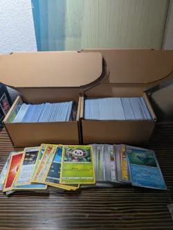 Bulk Lot 800+ Pokemon Cards from Various Sets Rares, Reverse, Common/Uncommons - Image 1