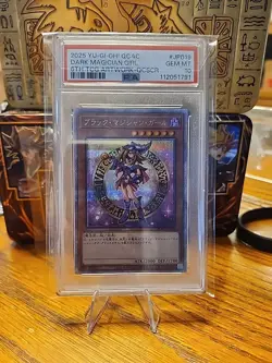2025 YU-GI-OH QCAC DARK MAGICIAN GIRL 6TH TCG ARTWORK QCSCR #JP019 - Image 1