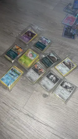 POKEMON CARD LOT OVER 700 CARDS MIXED SETS 150+ Holos, 50+ Ultra Rares - Image 2