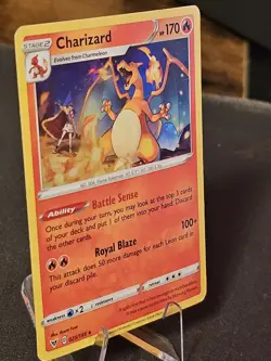 Charizard 025/185 Pokemon Vivid Voltage Cracked Ice Holo - Image 3