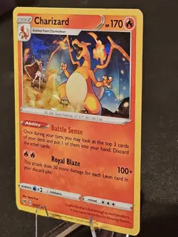 Charizard 025/185 Pokemon Vivid Voltage Cracked Ice Holo - Image 4