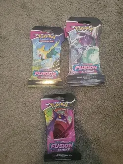 Pokemon TCG: Sword & Shield-Fusion Strike Sleeved Booster Pack - 10 Cards 820650809163 - Image 1