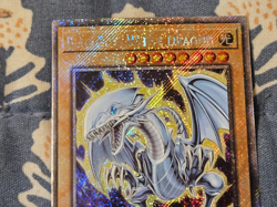 Blue-Eyes White Dragon (7th Art) RA04-EN108 Platinum Secret Rare Yugioh - Image 3