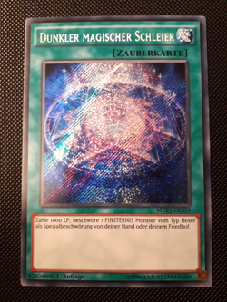 Yu-Gi-Oh! Dunkler Magischer Schleier, MVP1-DES19, SCR, 1. Auflage, Deutsch, EX - Image 1